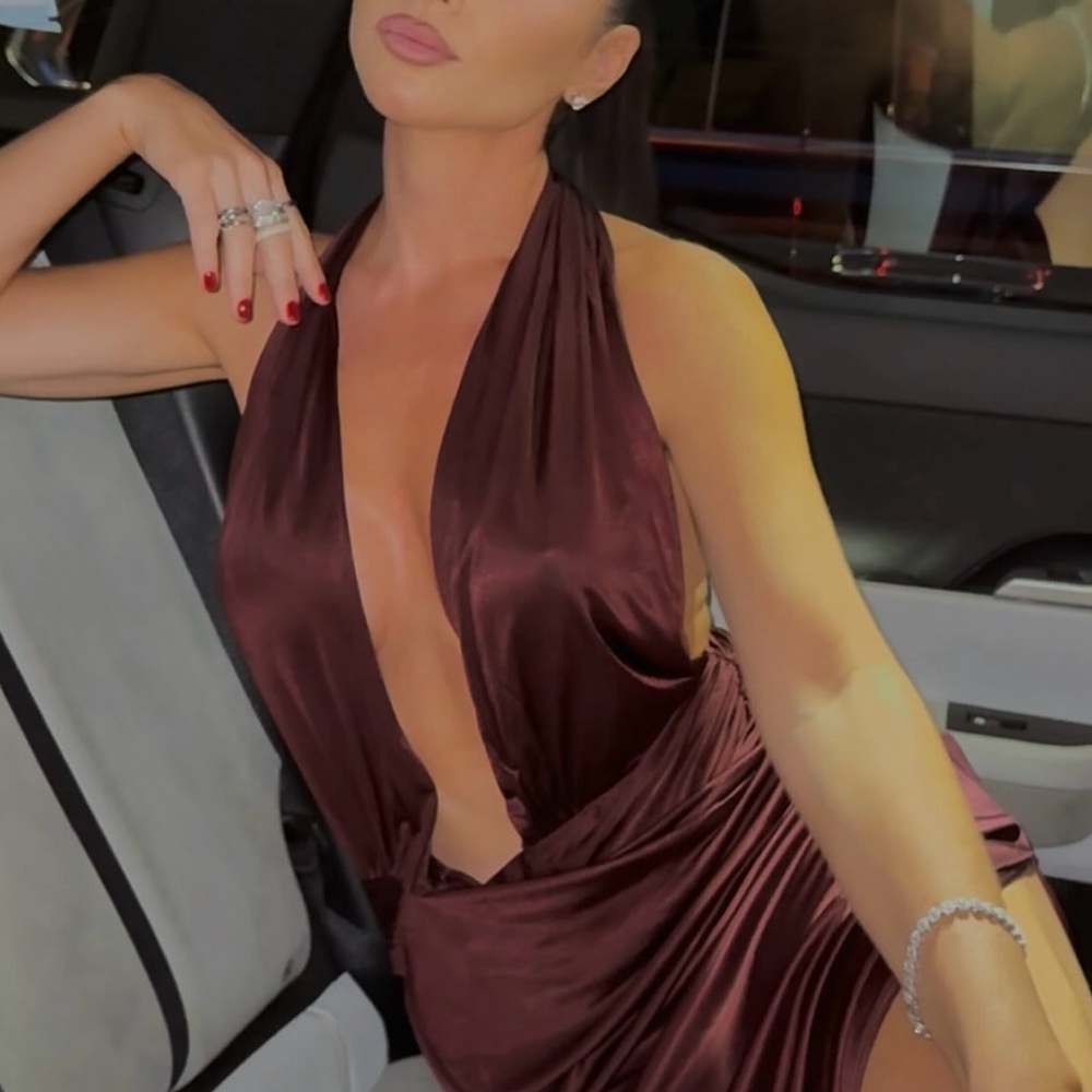 Selene Plunge Jersey Gown in Plum
Courtney Zheng